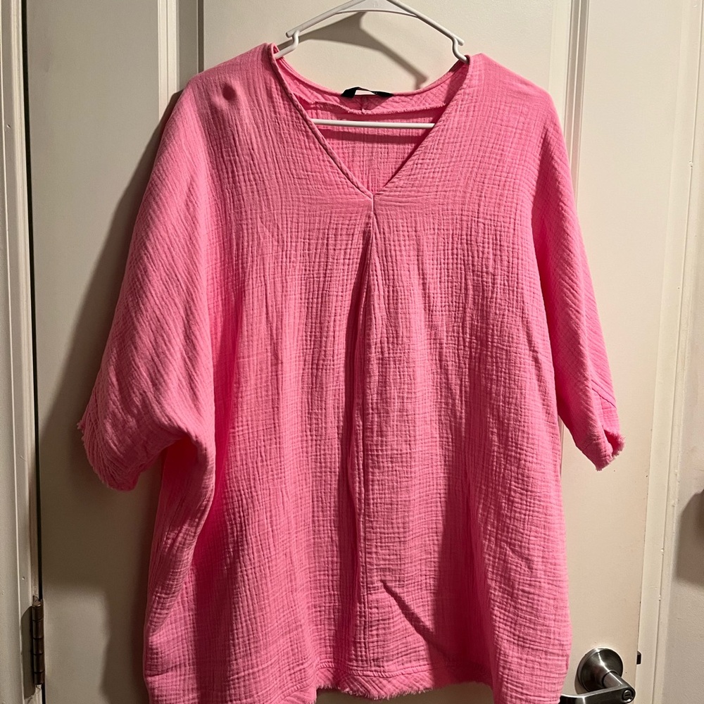DokotooV-Neck Cotton Gauze Tunic Top in Bright Pink
